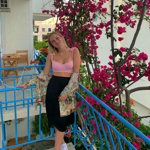 Meet your Posher: Hi 👋 I’m Ellie! Enjoy my closet & feel free to make offers!